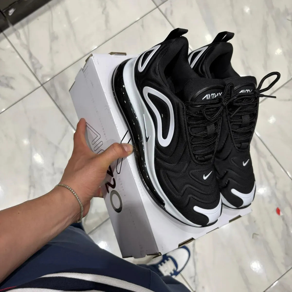 Tenis NK Air Max 720